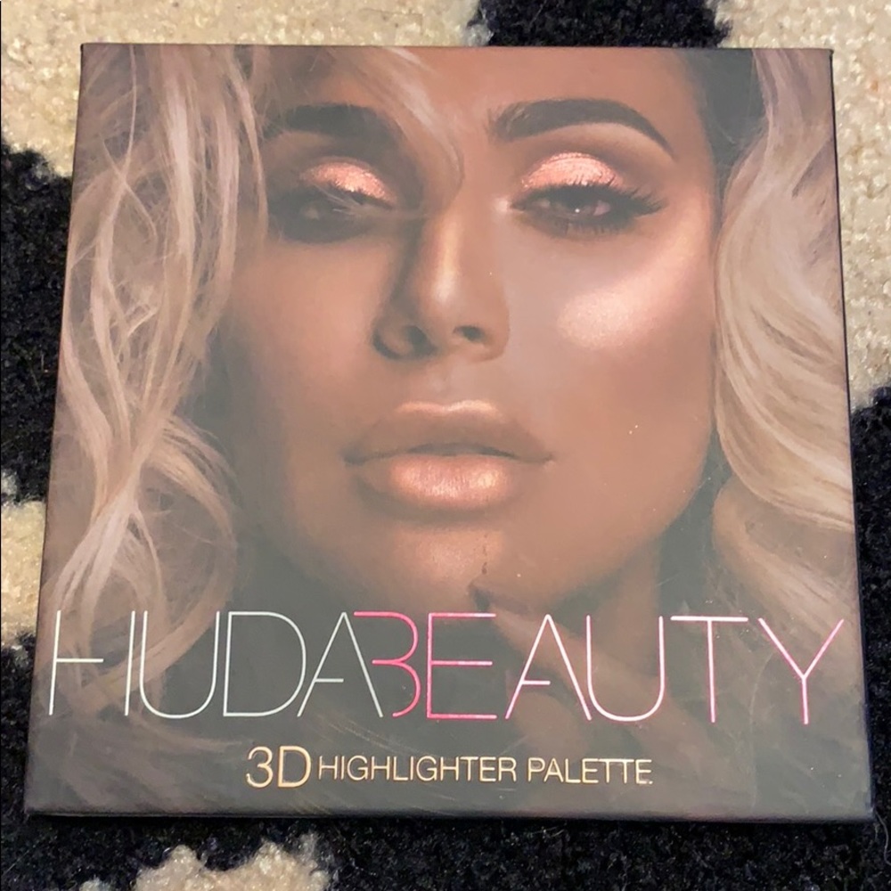HUDA BEAUTY 3D Highlighter palette